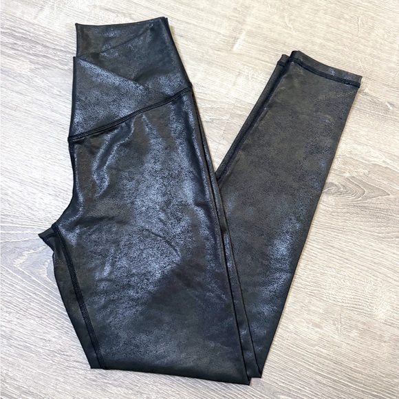 •AERIE• HIGH WAIST CROSSOVER LEGGINGS - Picture 1 of 5